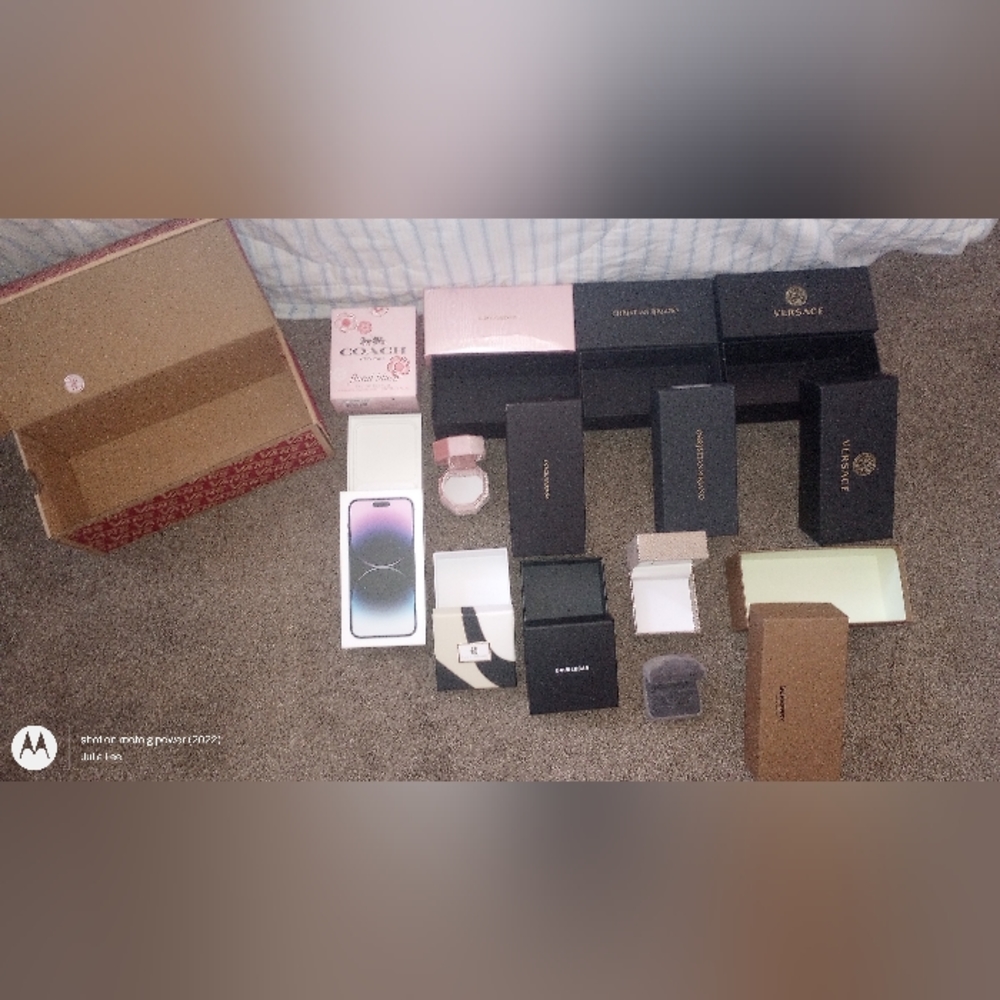 Empty boxes - Picture 5 of 6